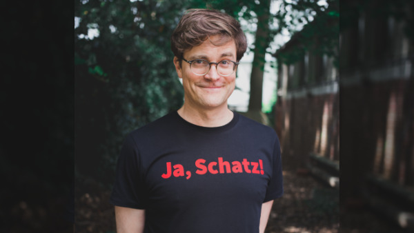 Ja-Schatz-Merch 01 T-Shirt WEBSITE Ssm